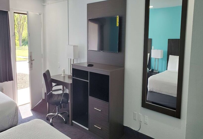 Отель Travelodge By Wyndham Livonia Canton Novi Detroit Area