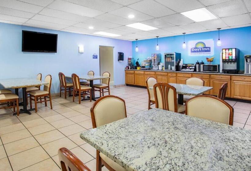 Отель Travelodge By Wyndham Livonia Canton Novi Detroit Area