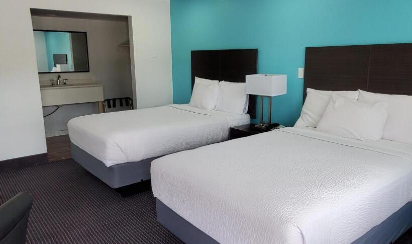 ホテル Travelodge By Wyndham Livonia Canton Novi Detroit Area