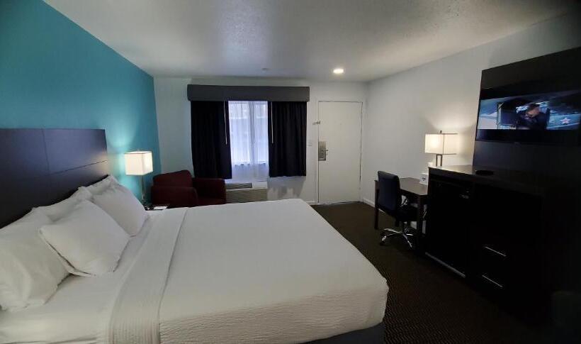 Отель Travelodge By Wyndham Livonia Canton Novi Detroit Area