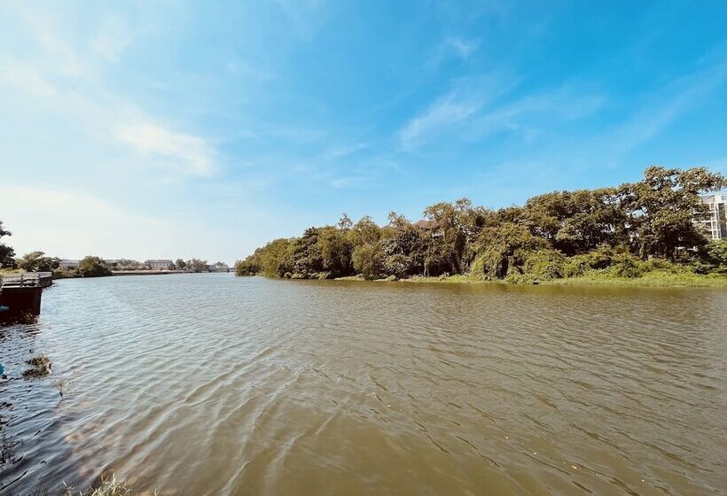 فندق Usabai Riverside Boutique