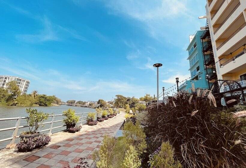 فندق Usabai Riverside Boutique