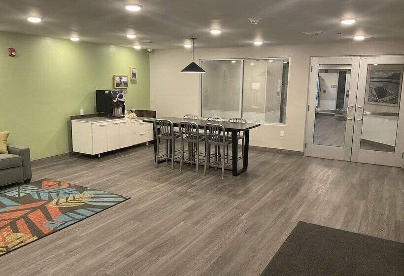 Отель Woodspring Suites Detroit Sterling Heights