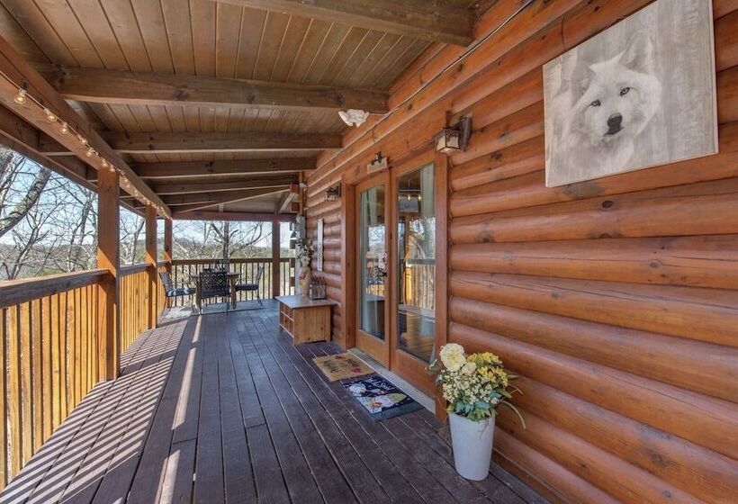 Newly Renovated Cabin W/ Hot Tub, Lake & Bbq!