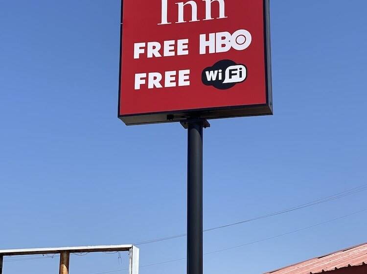 فندق على الطريق Executive Inn