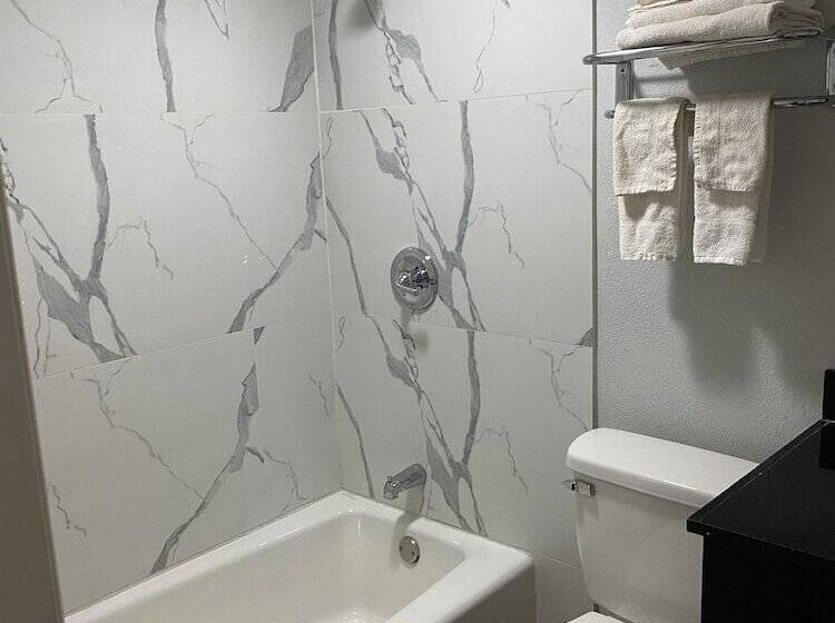 فندق على الطريق Executive Inn