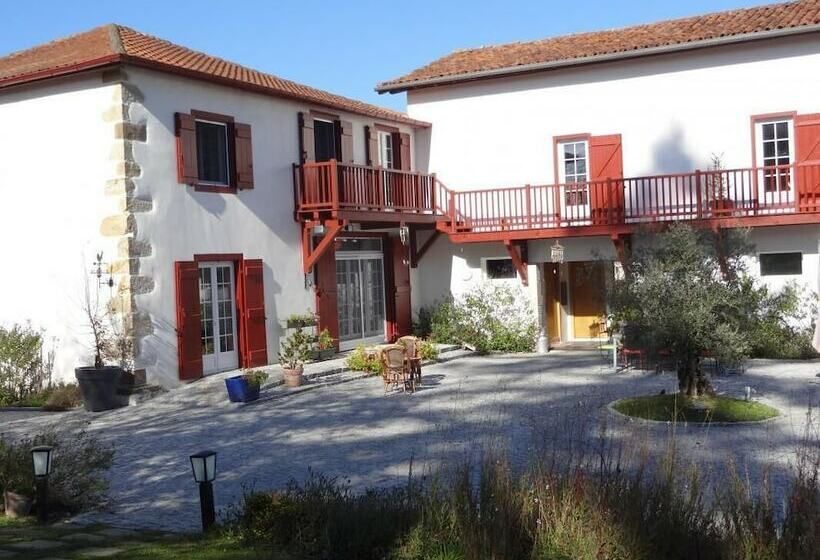 פנסיון Maison Harrieta