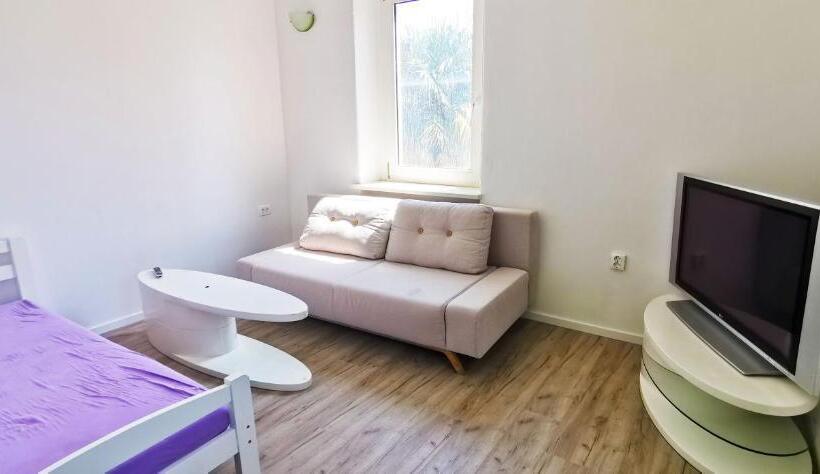 펜션 Chillax Rooms