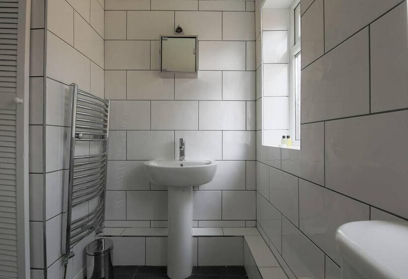 레지던스 3 Bed House In Cardiff With Sky Tv & Twin Beds