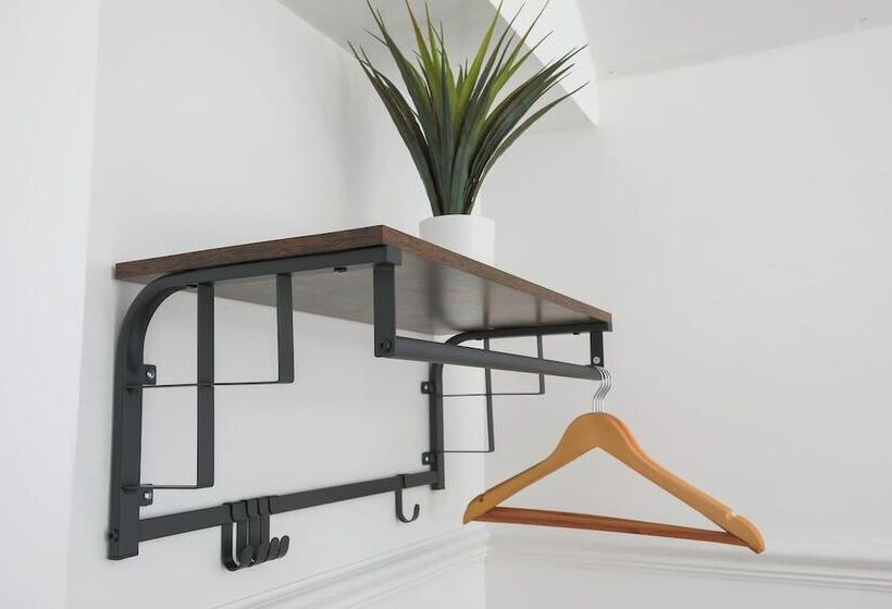 레지던스 3 Bed House In Cardiff With Sky Tv & Twin Beds