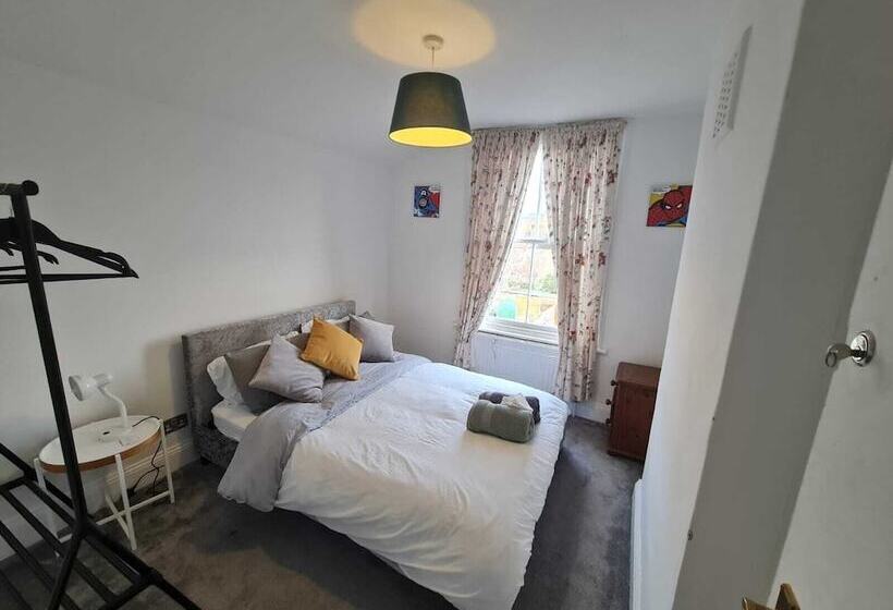 Резиденция 3 Bed House In London Self Contained In Ladywell