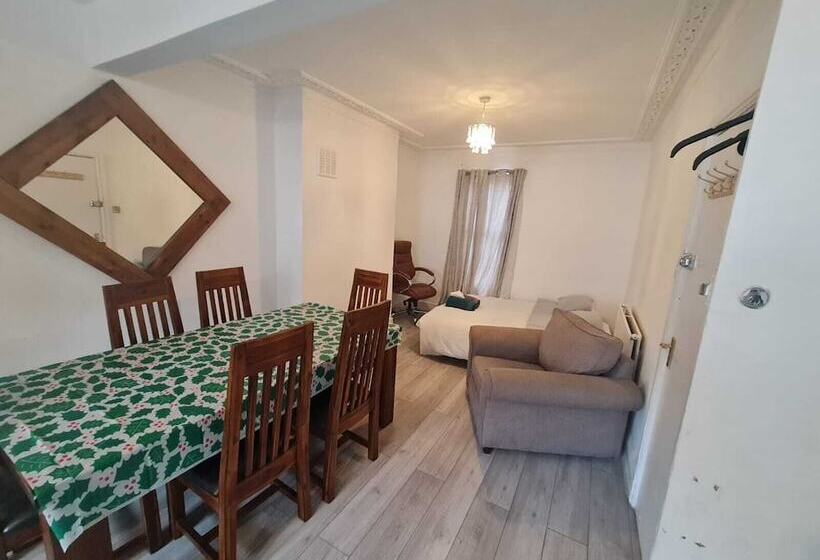 Резиденция 3 Bed House In London Self Contained In Ladywell