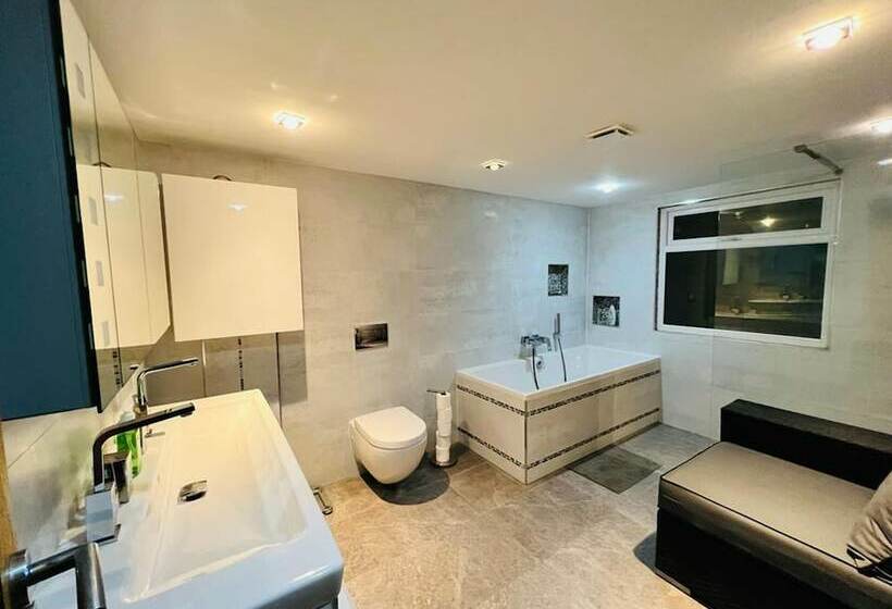 דירת נופש Gorgeous Cosy Home 2 Miles From Heathrow Airport