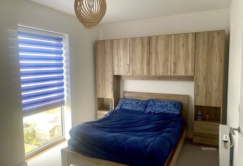 住所  Luxorious 2 Bedroom Townhouse In Carshalton