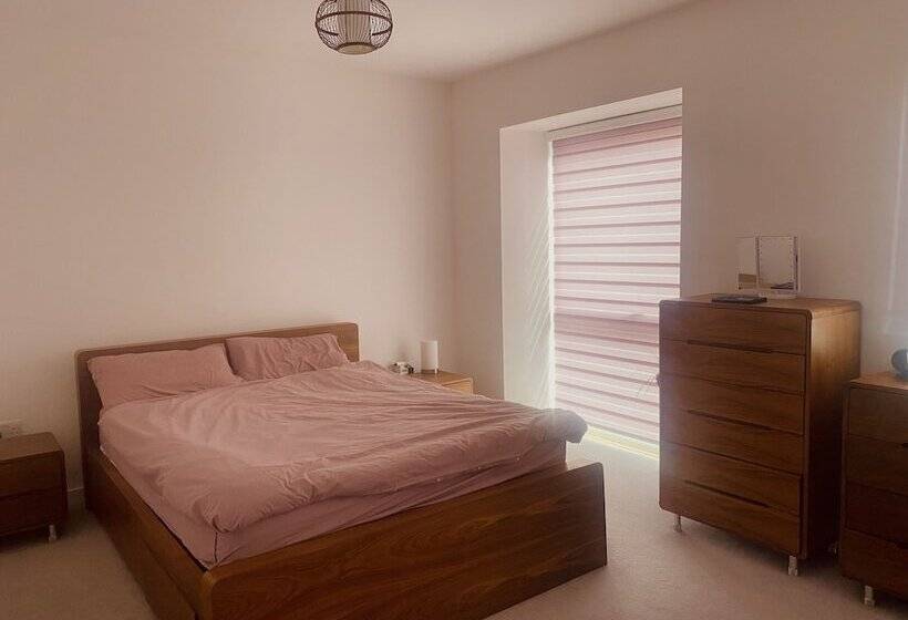 住所  Luxorious 2 Bedroom Townhouse In Carshalton