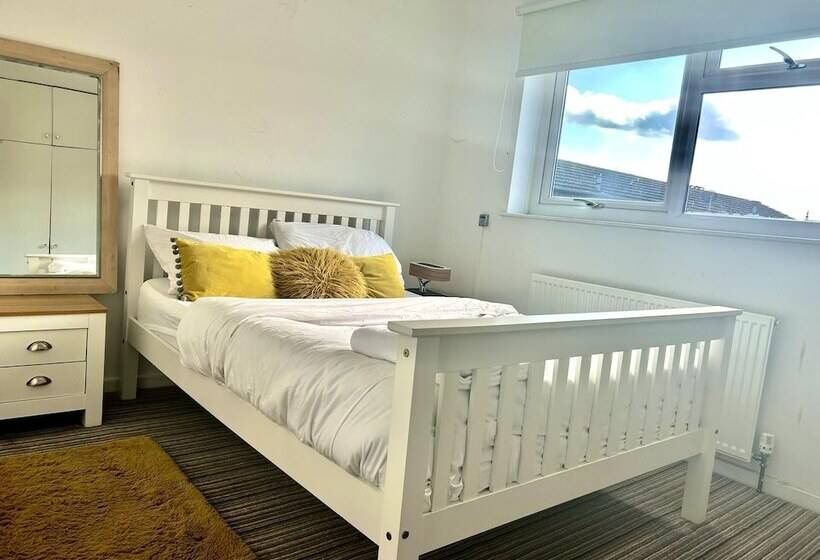 إقامة Mordenised 2 Bedroom House Close To City Centre