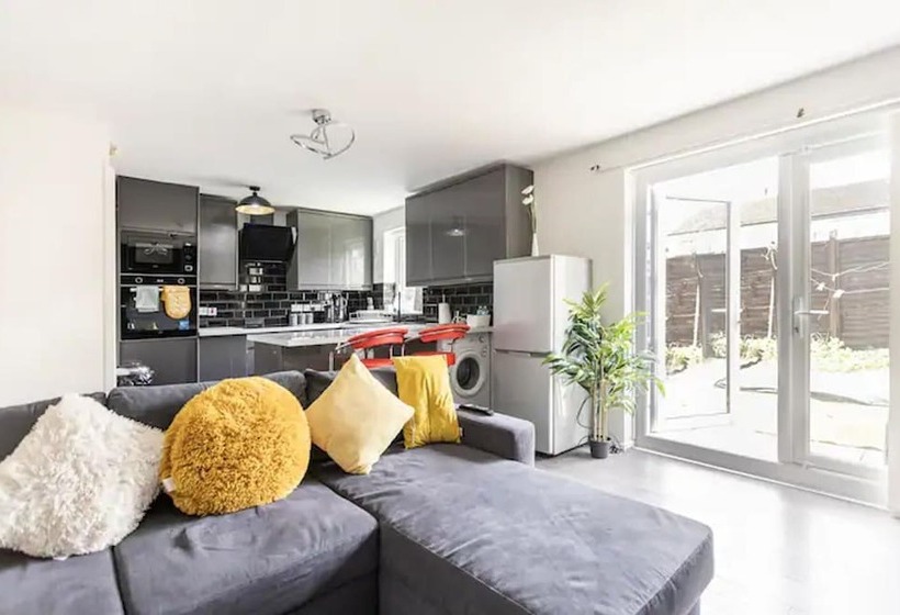 إقامة Mordenised 2 Bedroom House Close To City Centre