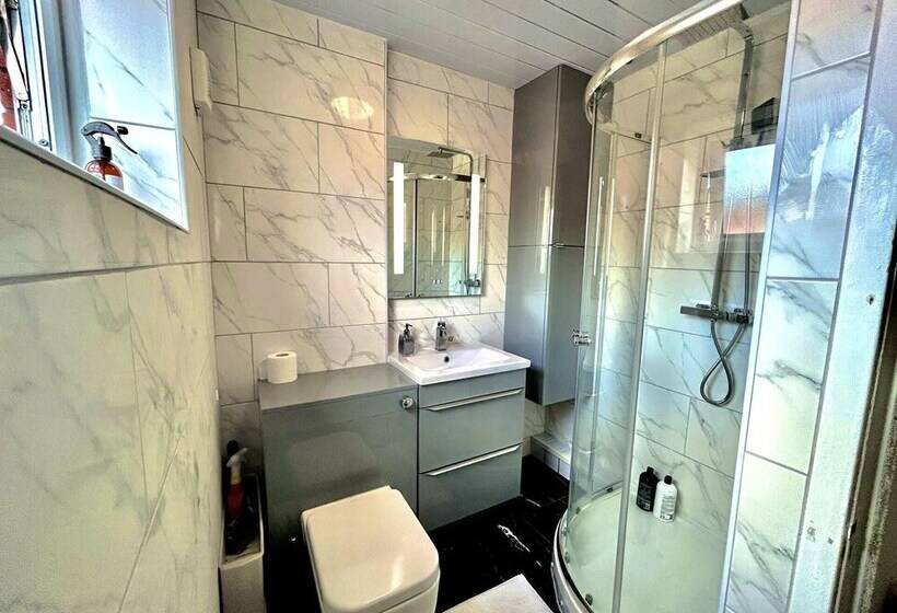 住所  Mordenised 2 Bedroom House Close To City Centre