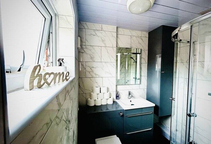 إقامة Mordenised 2 Bedroom House Close To City Centre