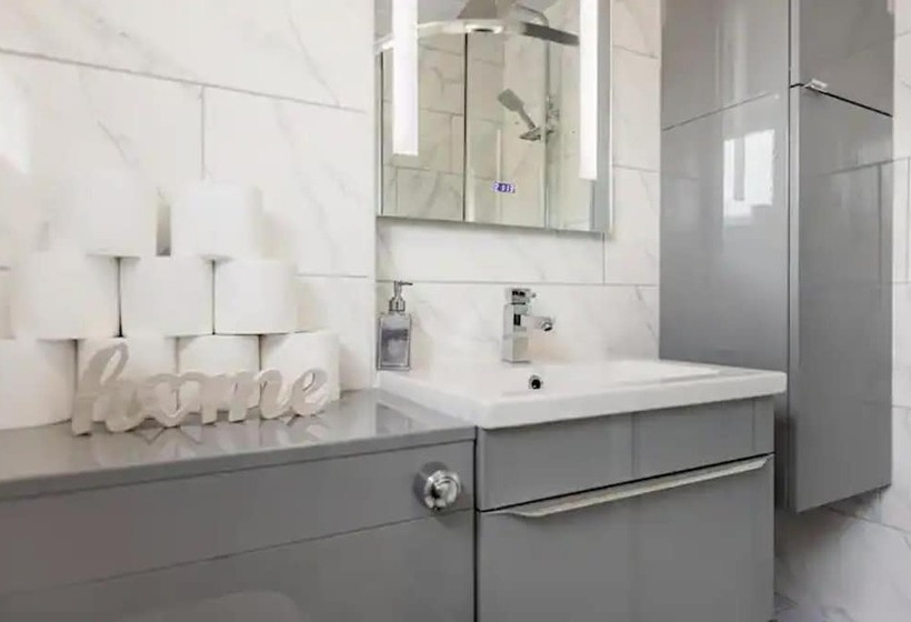 إقامة Mordenised 2 Bedroom House Close To City Centre