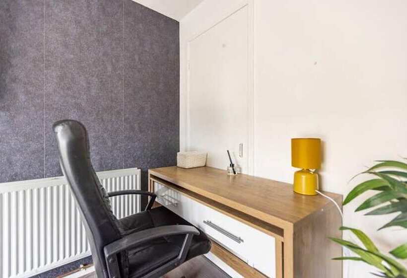 إقامة Mordenised 2 Bedroom House Close To City Centre