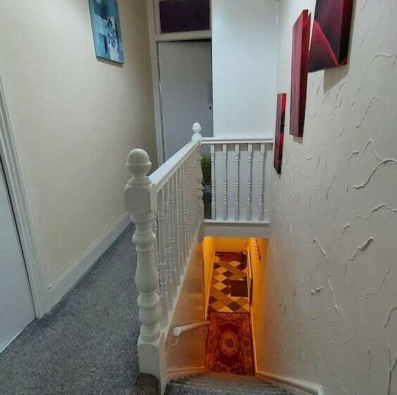 إقامة Ravensdale Villa  Ideal For Longer Stays In Kent