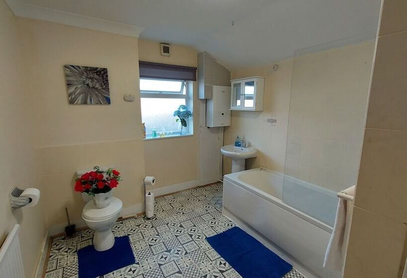 إقامة Ravensdale Villa  Ideal For Longer Stays In Kent