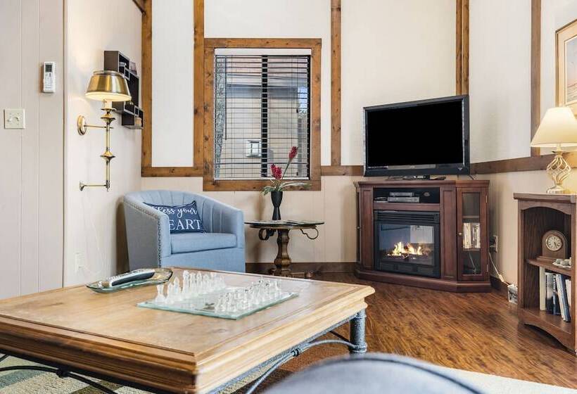 The Cottages On Lake Bluff  Nearby Table Rock Lake!