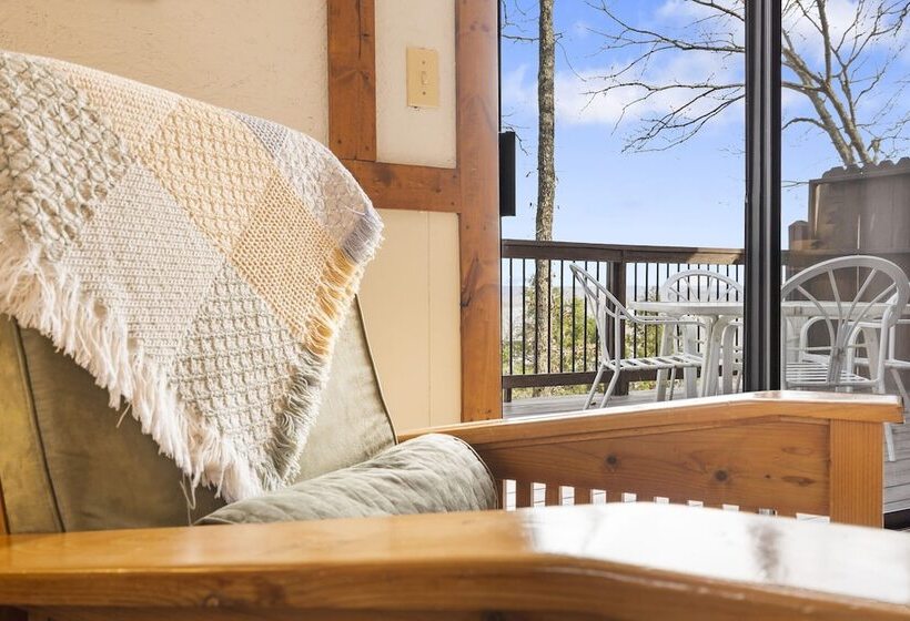 The Cottages On Lake Bluff  Nearby Table Rock Lake!