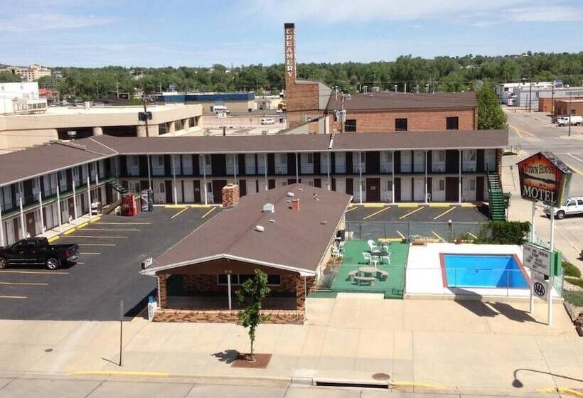 Town House Motel & Pool Near Mt. Rushmore
