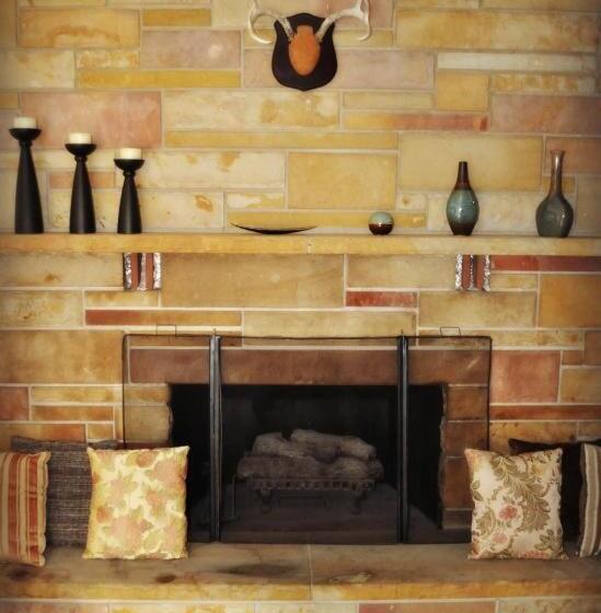 Town House Motel & Pool Near Mt. Rushmore