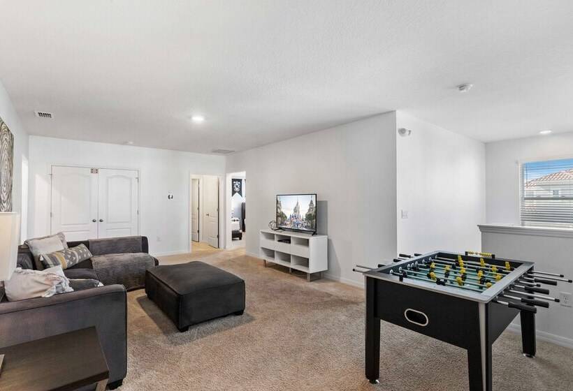 6049 Broad Oak Drive