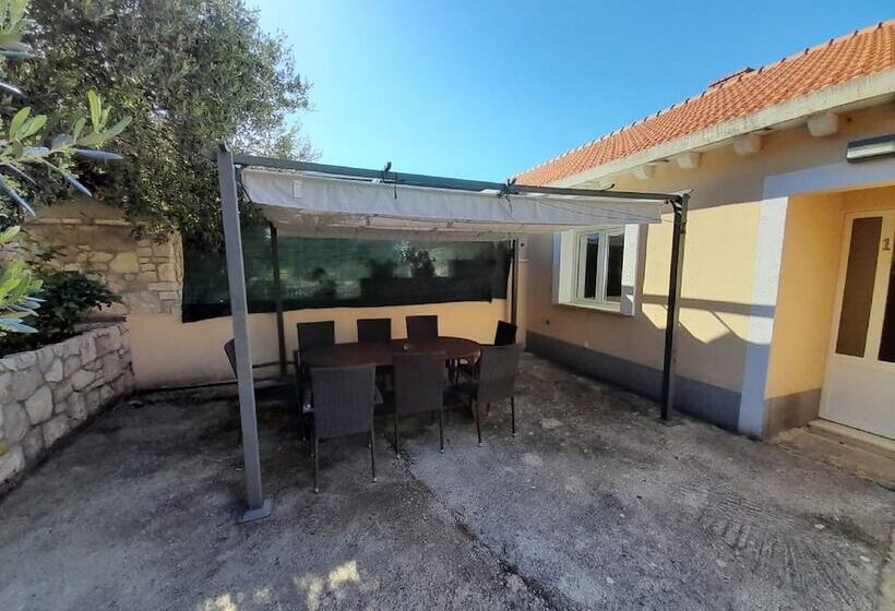 הוסטל Apartments Dalamar