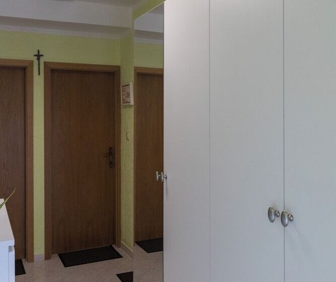 호스텔 Rooms Tupina By Paulina