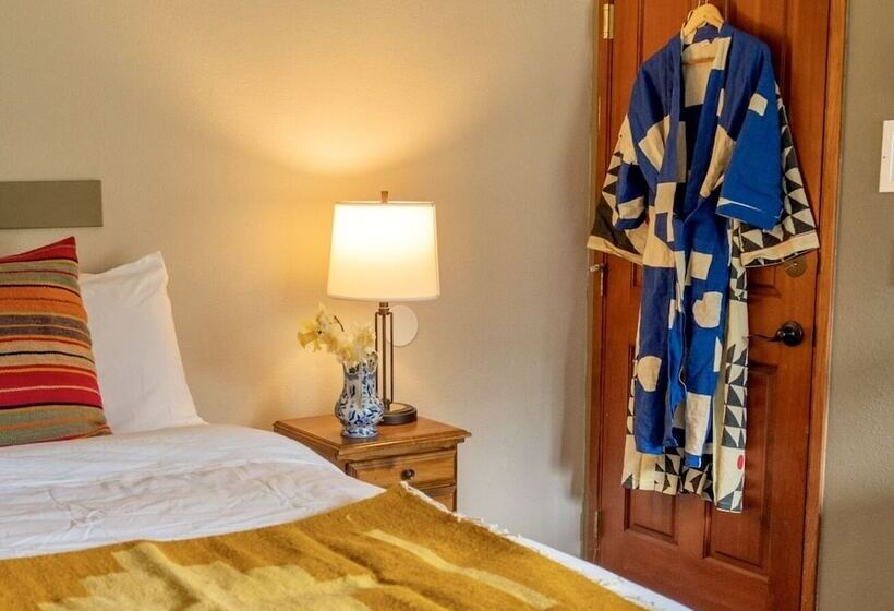 مبيت وإفطار Saturn S Return