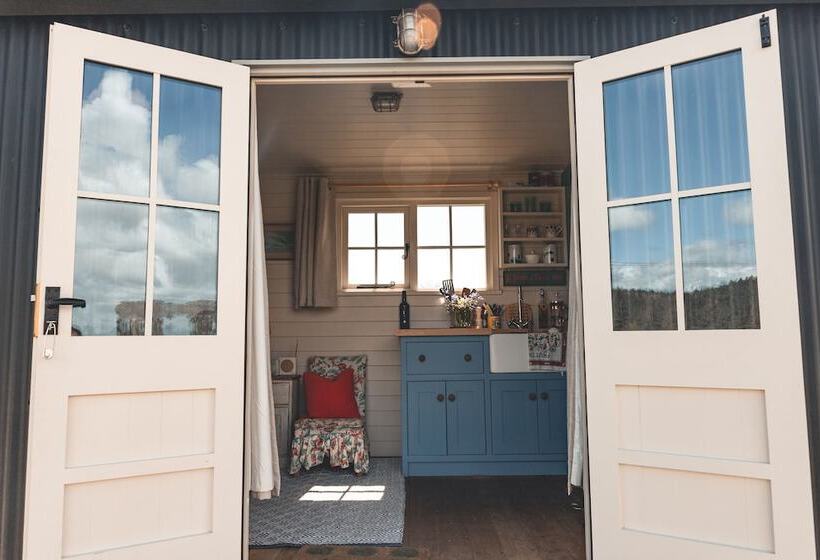 Dog Friendly Shepherd S Hut, Perfect For Couples