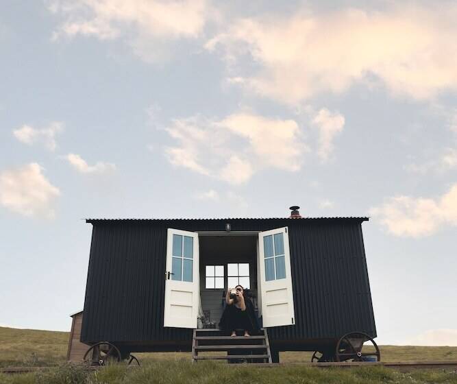 Dog Friendly Shepherd S Hut, Perfect For Couples