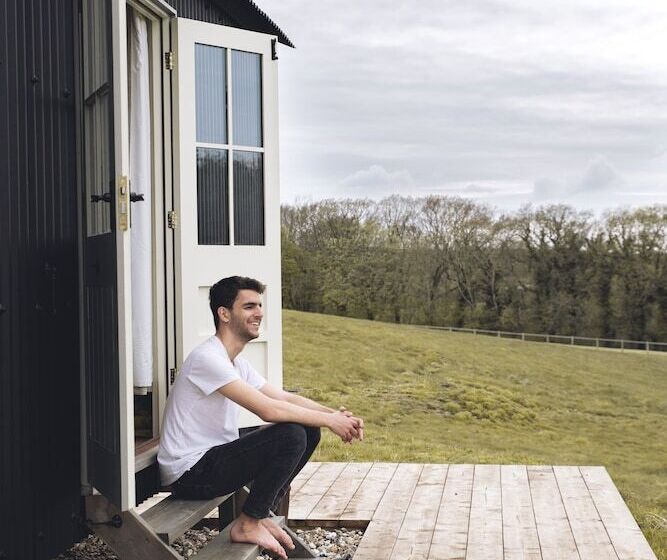 Dog Friendly Shepherd S Hut, Perfect For Couples