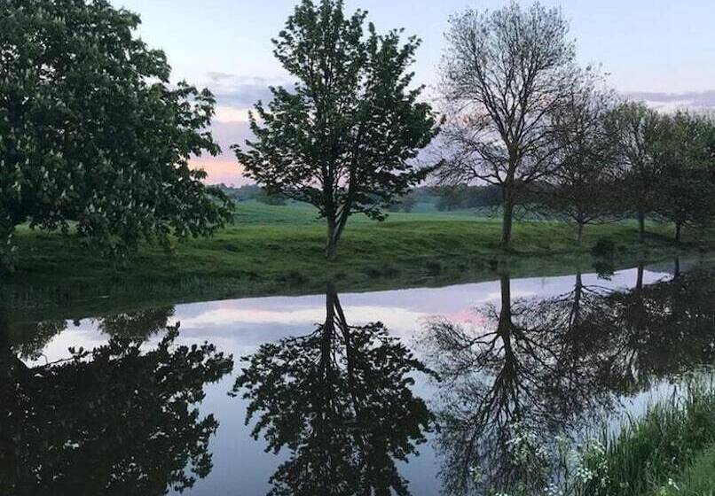 Dog Friendly Shepherd S Hut, Perfect For Couples