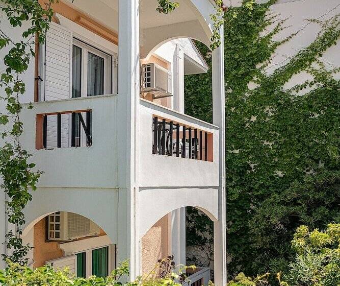 Elena Seafront Luxury Apartments