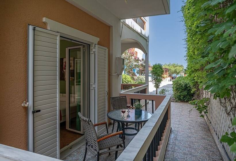 Elena Seafront Luxury Apartments