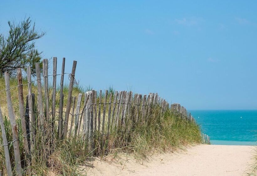 ホテル Camping Les Pérouses