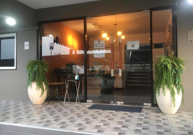 Capital O 75406 Hotel M Rojana