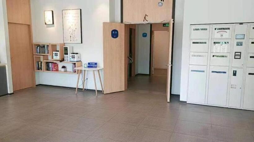 Hanting Hotel Tongxiang Zhenxing Road