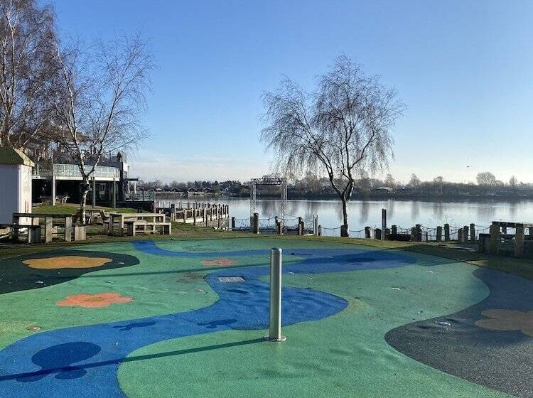 Отель Inviting 3 Bed Lodge Tattershall Lakes, Lincoln