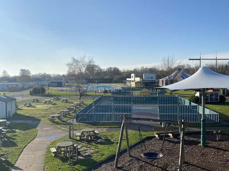 Отель Inviting 3 Bed Lodge Tattershall Lakes, Lincoln