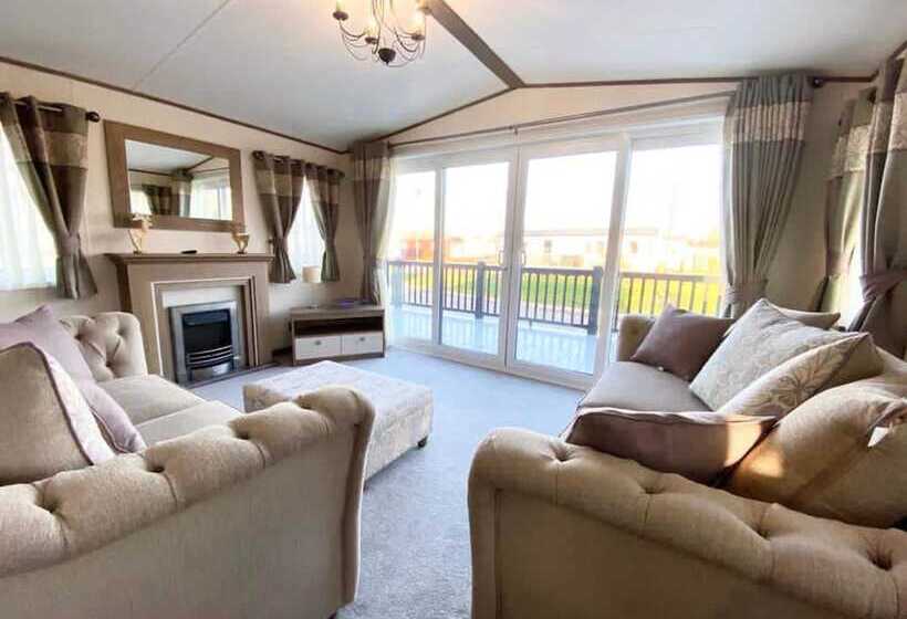 Отель Inviting 3 Bed Lodge Tattershall Lakes, Lincoln