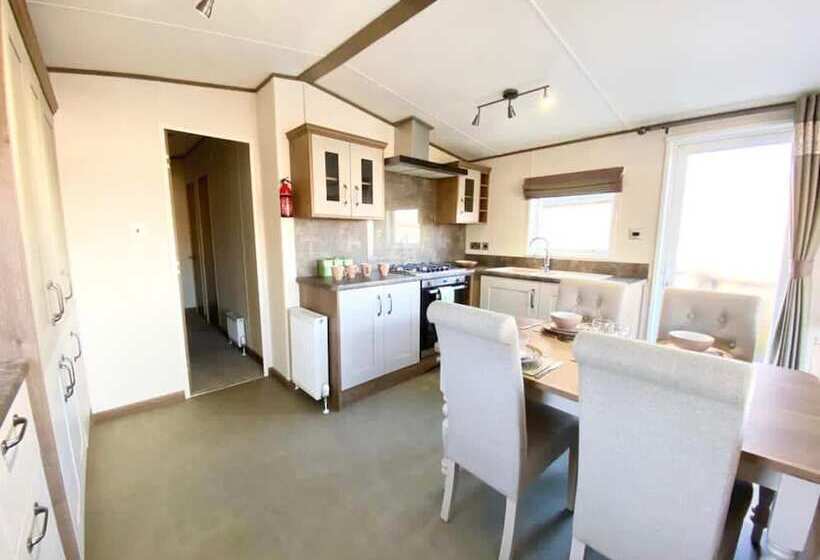 Отель Inviting 3 Bed Lodge Tattershall Lakes, Lincoln