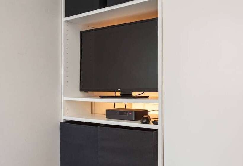 ホテル Shirley Apartments, Cozy Studio, 10 Min Drive To City Centre And Cruise Ship Terminals