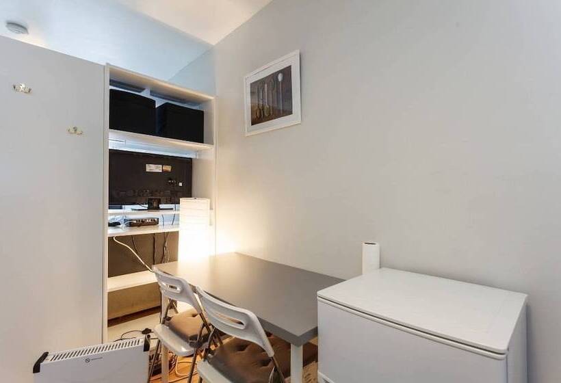 ホテル Shirley Apartments, Cozy Studio, 10 Min Drive To City Centre And Cruise Ship Terminals